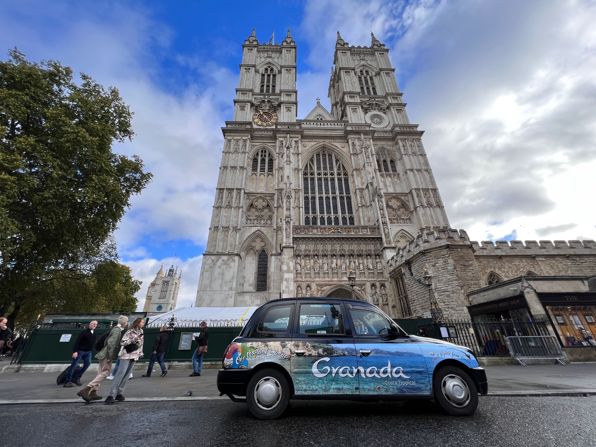 Granada se promocionará durante un mes en los emblemáticos taxis de Londres
